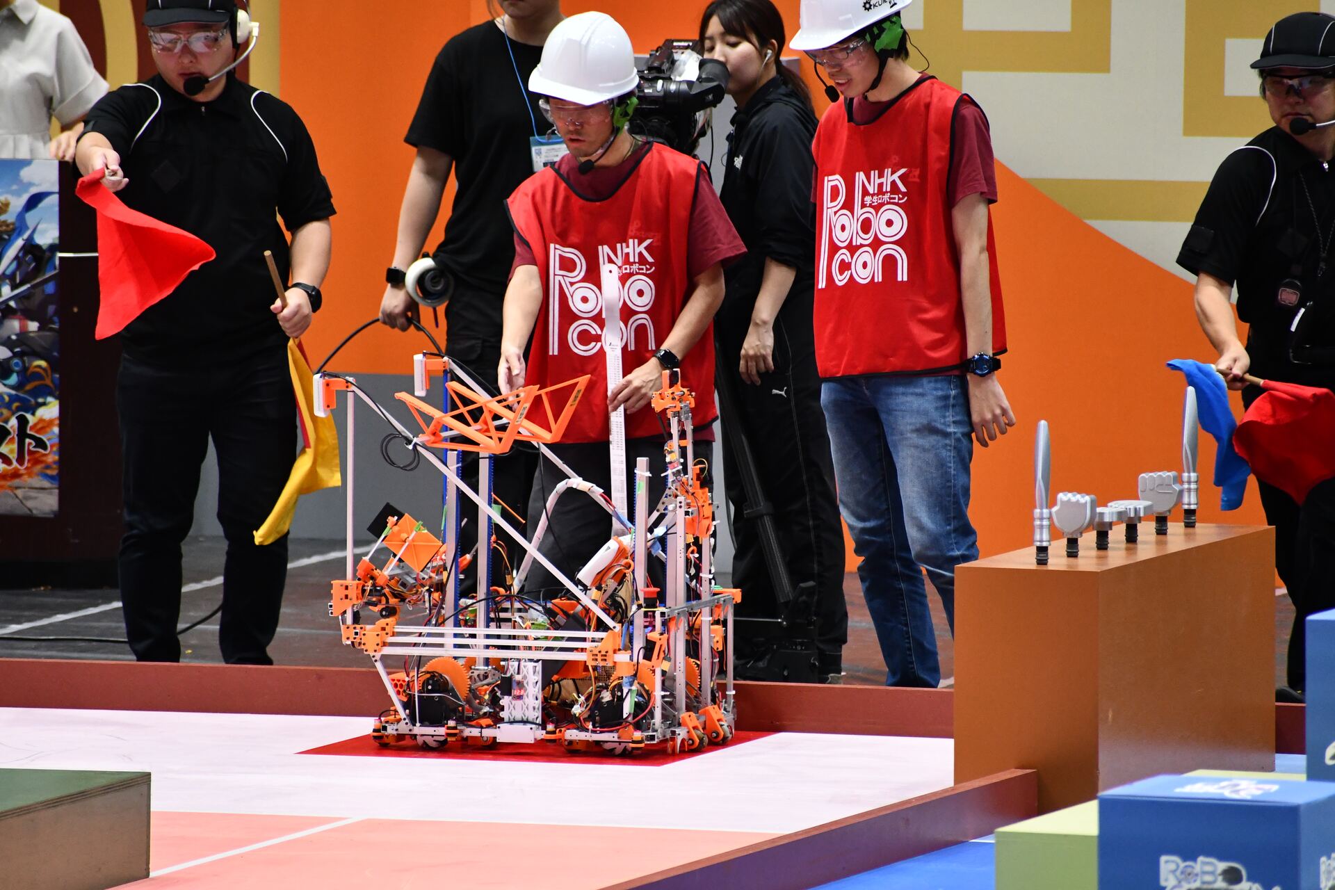 NHK学生ロボコン2026本選で試合に臨むKURTのメンバー